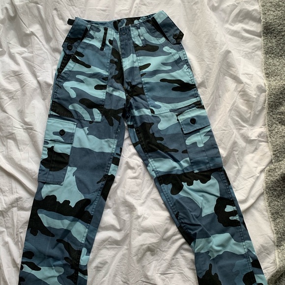 Pants - URBAN OUTFITTERS camo pants
